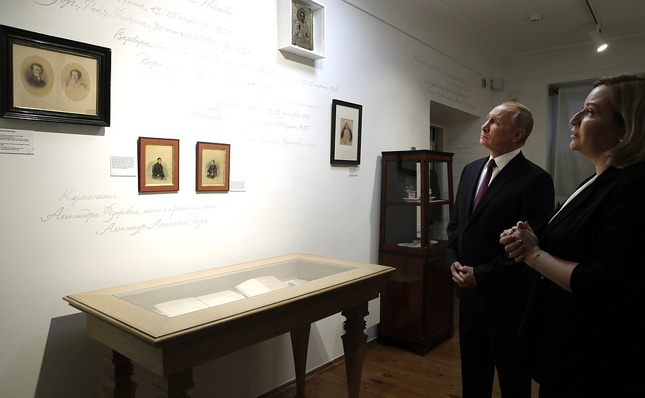 С Министром культуры Ольгой Любимовой во время посещения музейного центра «Московский дом Достоевского».