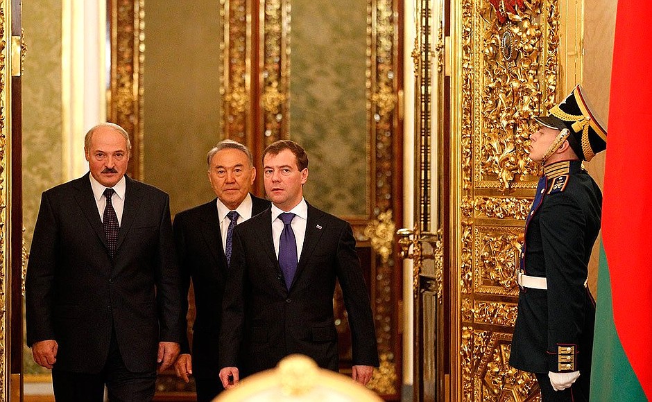 Before the meeting of the Supreme Governing Body of the Customs Union. With President of Belarus Alexander Lukashenko (left) and President of Kazakhstan Nursultan Nazarbayev.