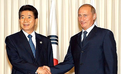 President Putin with Roh Moo-hyun, President of the Republic of Korea.
