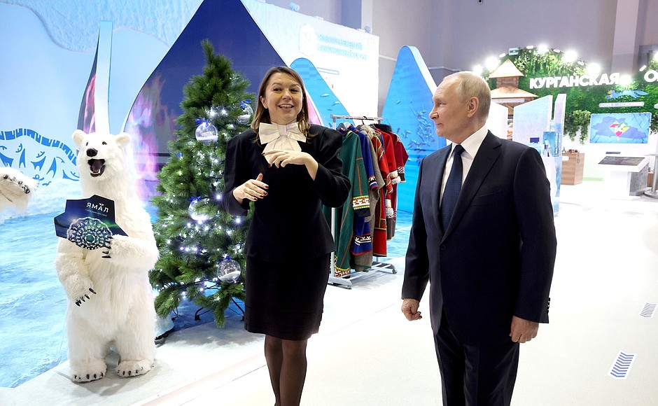 With General Director of ANO Directorate of the Exhibition of Achievements “Russia” Natalya Virtuozova during a tour of the Regions of Russia exhibition.
