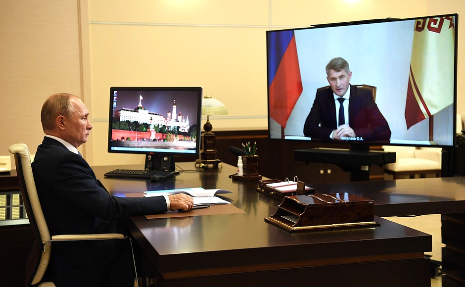Рабочая встреча с временно исполняющим обязанности главы Чувашской Республики Олегом Николаевым (в режиме видеоконференции).