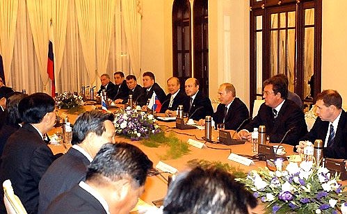 Российско-таиландские переговоры в расширенном составе.