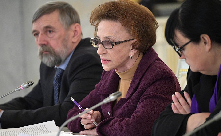 Advisor to the Chairman of the Constitutional Court Tamara Morshchakova (centre) at a meeting of the Council for Civil Society and Human Rights.
