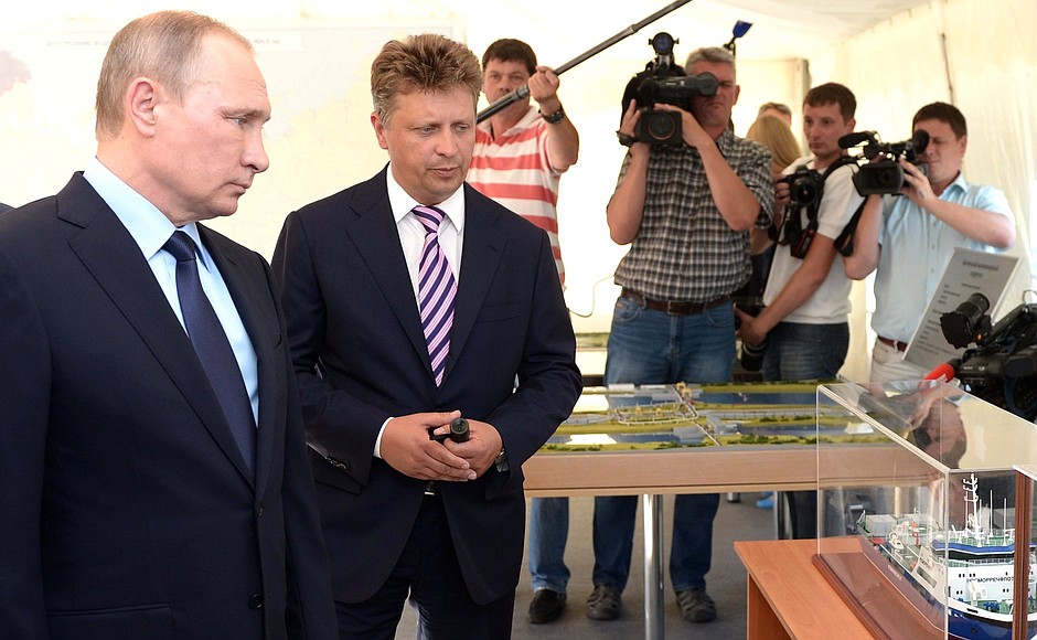 Visiting the exhibition Water Transport – Today’s Goals and Tomorrow’s Prospects. With Transport Minister Maxim Sokolov.