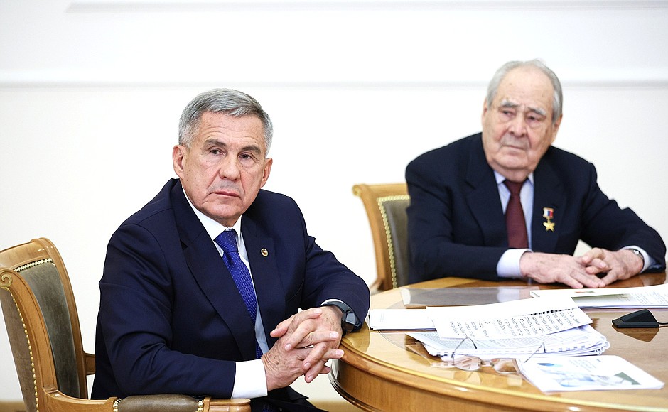 Head of Tatarstan Rustam Minnikhanov and first president of Tatarstan, State Counsellor of the republic Mintimer Shaimiev at the opening ceremony of medical facilities and the launch of construction of the Centre for Research and Scaling of Technologies (via videoconference).