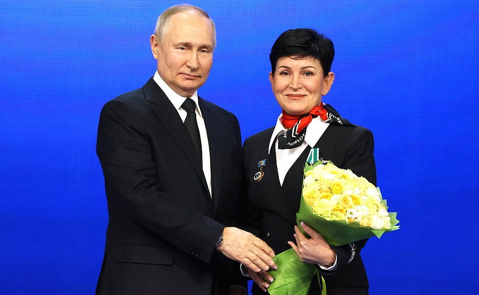 Gala evening marking the 100th anniversary of Russian civil aviation. Irina Lapitskaya, Director of the Vladivostok branch of Aeroflot Russian Airlines, received the Order of Friendship.