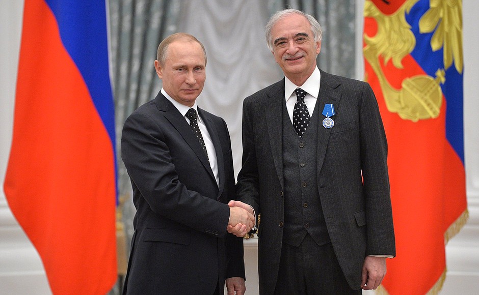 Чрезвычайный и Полномочный Посол Азербайджанской Республики в Российской Федерации Полад Бюльбюль-оглы награждён орденом Почёта.