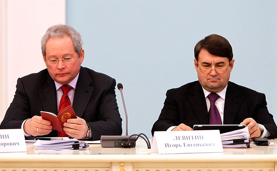 Regional Development Minister Viktor Basargin and Transport Minister Igor Levitin at a State Council Presidium meeting on increasing state guarantees of consumer rights protection.