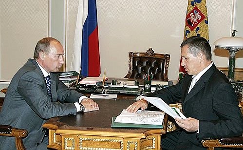 President Putin with Minister of Natural Resources Yury Trutnev.
