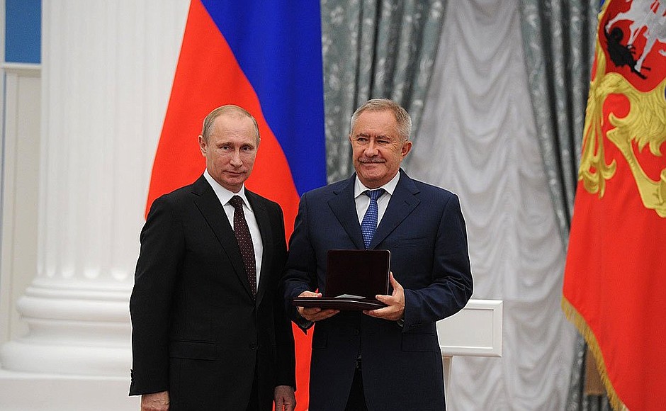 Presenting Russian Federation state decorations. The Honoured Oil and Gas Industry Worker of the Russian Federation honorary title is conferred on CEO of Gazprom Dobycha Krasnodar Mikhail Geykhman.