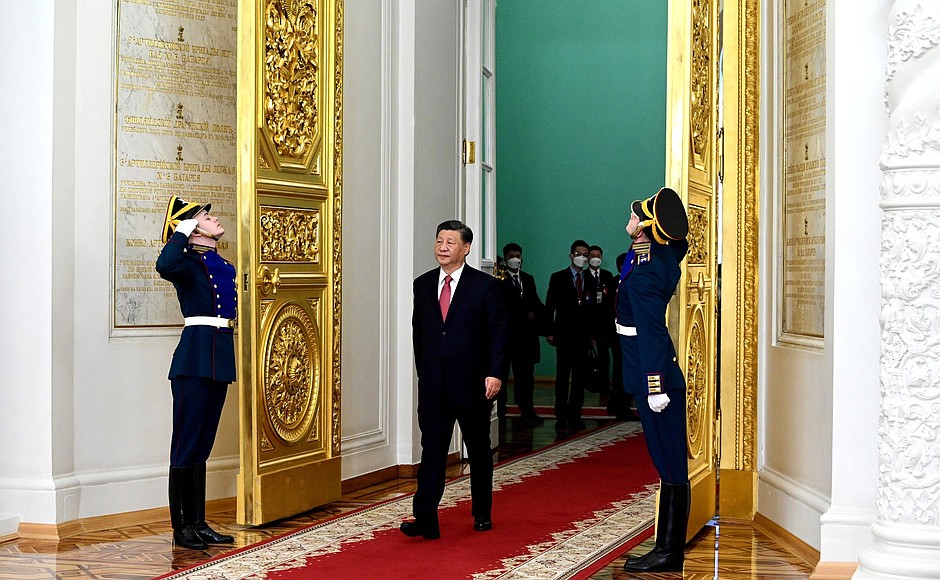 Председатель Китайской Народной Республики Си Цзиньпин во время официальной церемонии встречи.