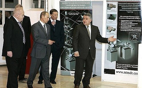 At the exhibition of innovative technologies in the Kurchatov centre for synchrotron radiation and nanotechnology. From left to right: Kurchatov Institute President Evgenii Velikhov, first deputy Prime Minister Sergei Ivanov, and Kurchatov Institute Director Mikhail Kovalchuk.