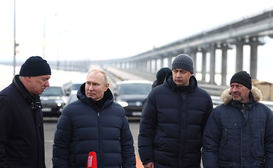 Visit to Crimean Bridge. Deputy Prime Minister Marat Khusnullin, Chief Engineer of the Taman Department of Federal Motorways at the Federal Road Agency Nikita Khrapov, Deputy General Director of Nizhneangarsktransstroy Yevgeny Chibyshev (left to right).