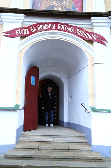 В ходе посещения Свято-Успенского Псково-Печерского монастыря.