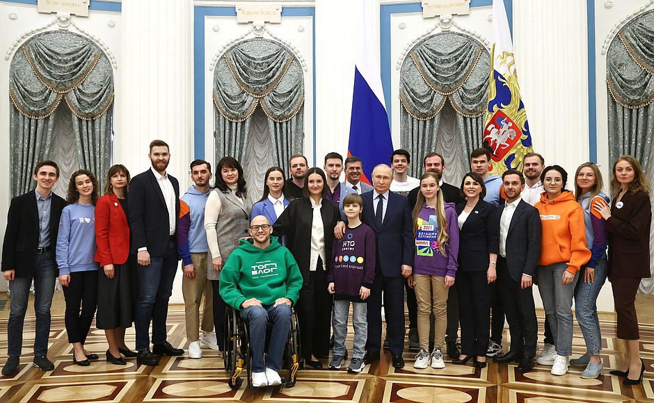 With participants in the meeting of the Russia – Land of Opportunity autonomous non-profit organisation’s Supervisory Board.