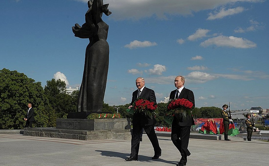 Laying flowers at the Hero City of Minsk monument. With President of Belarus Alexander Lukashenko.