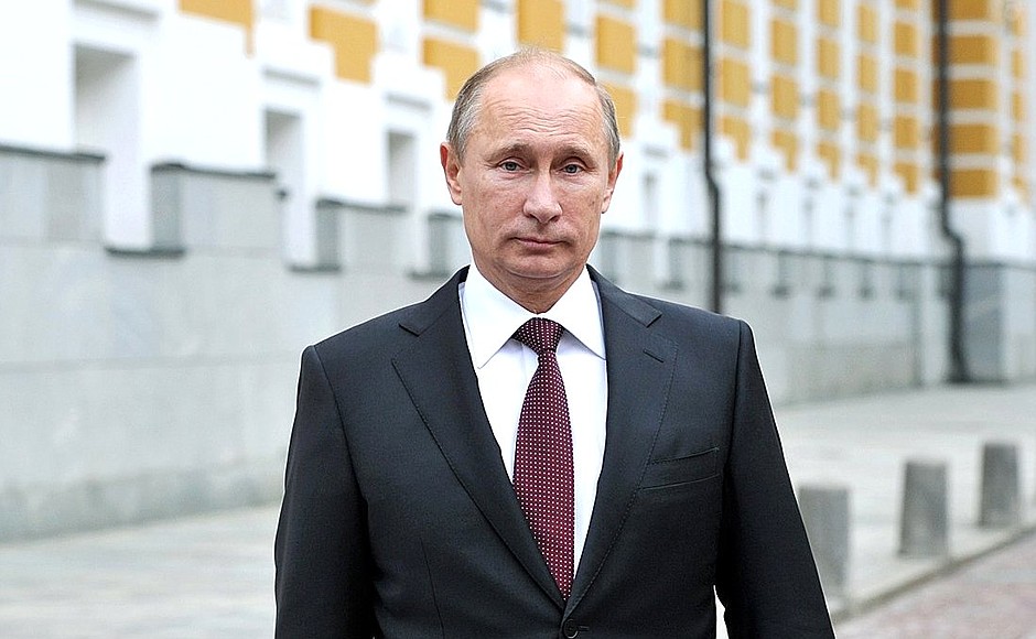 Vladimir Putin addresses Russian school leavers.