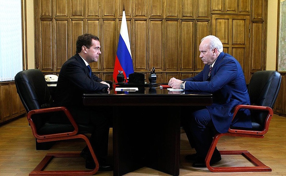 С Главой Республики Хакасии Виктором Зиминым.