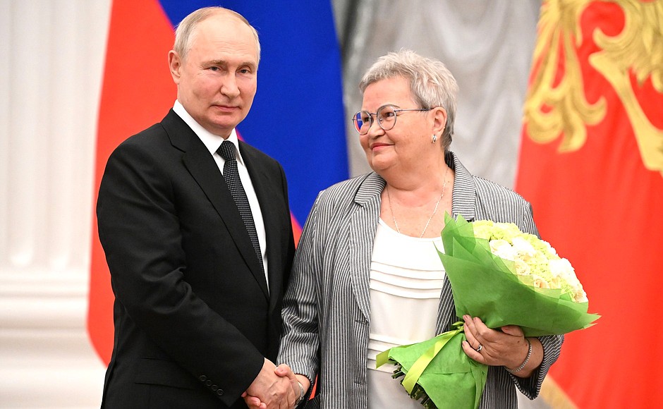 Ceremony for presenting state decorations. Doctor of Agricultural Sciences, Professor and Head of the Department at Nizhny Novgorod State Agricultural Academy Vera Titova awarded the honorary title Honoured Scientist of the Russian Federation.