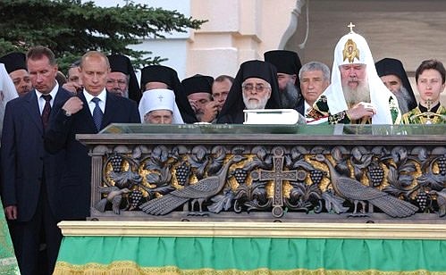 Blessing ceremony of the relics of Serafim Sarovsky