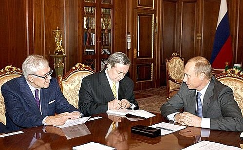 President Putin meeting with the President of the international agency Moody\'s, John Rutherford, and managing director of the agency Murray Chester.