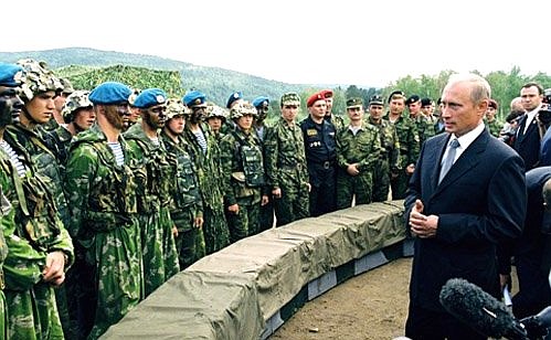 President Putin meeting with military personnel at the Peschanka firing range of the 212th Training Centre, the Siberian Military District.