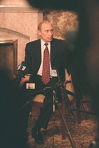 President Putin answering a journalist\'s question during a meeting with pediatric surgeon Leonid Roshal.