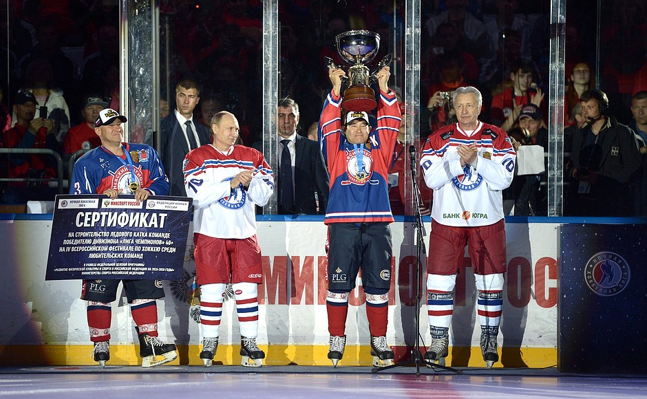 Award ceremony for the winners of the Night Hockey League tournament – the Nevsky Legion team.