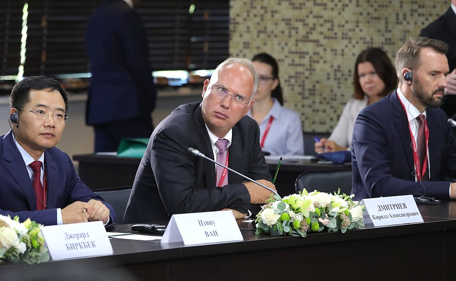 Генеральный директор Российского фонда прямых инвестиций Кирилл Дмитриев на встрече с представителями зарубежных деловых кругов.