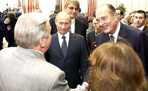 Владимир Путин и Жак Ширак с российскими писателями.