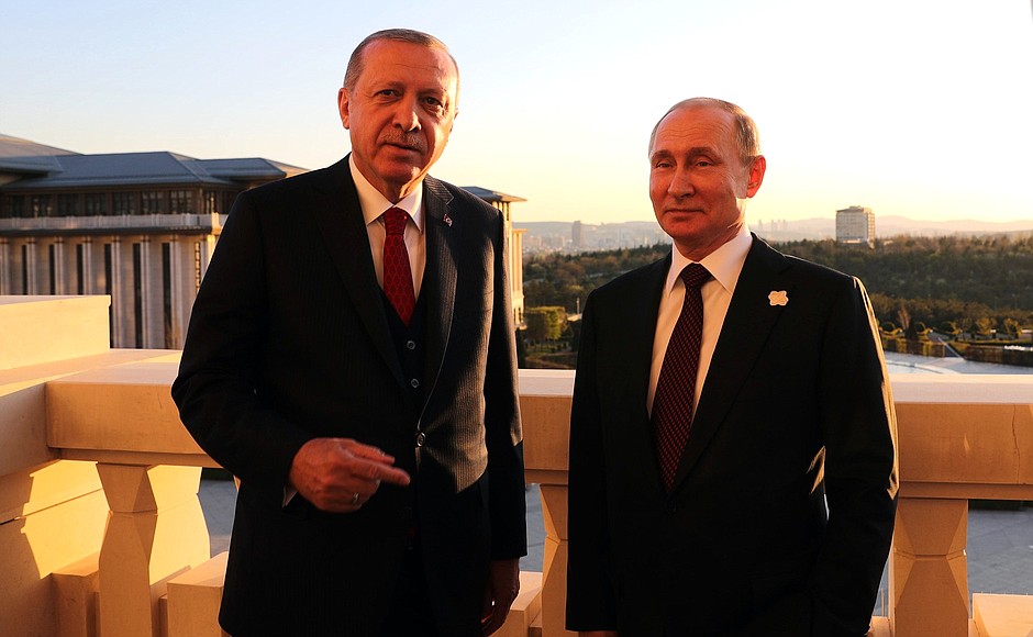 С Президентом Турции Реджепом Тайипом Эрдоганом перед началом заседания Совета сотрудничества высшего уровня между Российской Федерацией и Турецкой Республикой.
