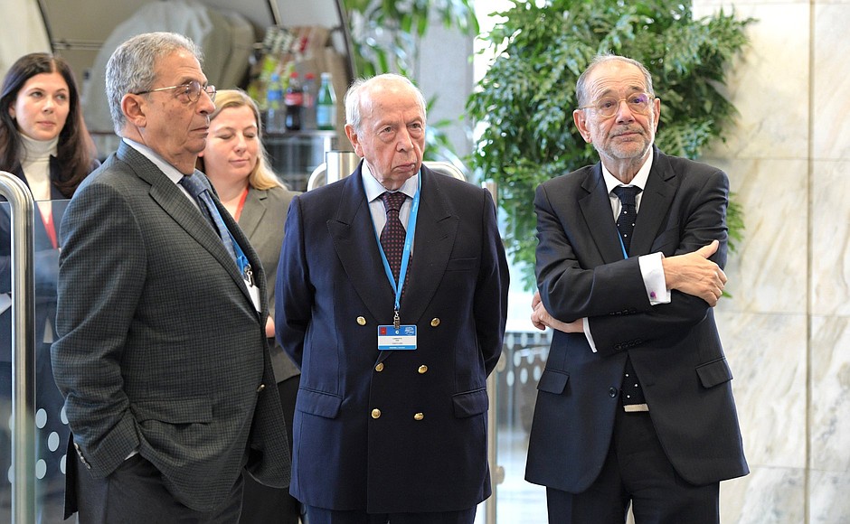 At the Primakov Readings International Forum. From left to right: former Secretary-General of the Arab League Amr Moussa, former Prime Minister of Italy Lamberto Dini, and former NATO Secretary General Javier Solana.
