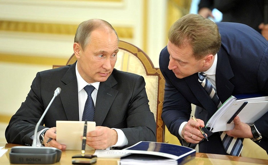 With First Deputy Prime Minister Igor Shuvalov before the meeting of the Supreme Eurasian Economic Council.