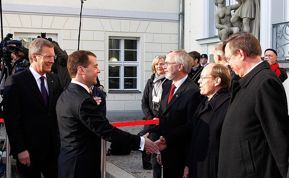Церемония официальной встречи. С Федеральным президентом Германии Кристианом Вульфом.