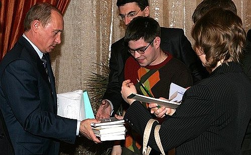 Встреча с молодыми российскими писателями, драматургами и поэтами.