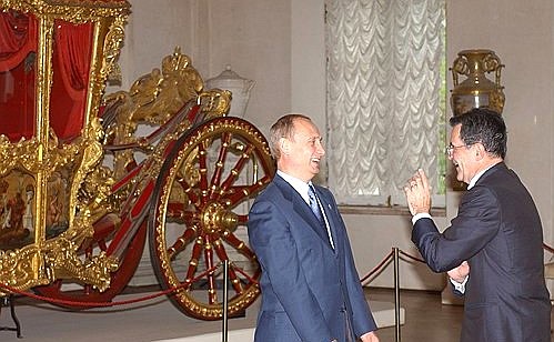 President Putin with European Commission President Romano Prodi visiting the Hermitage.