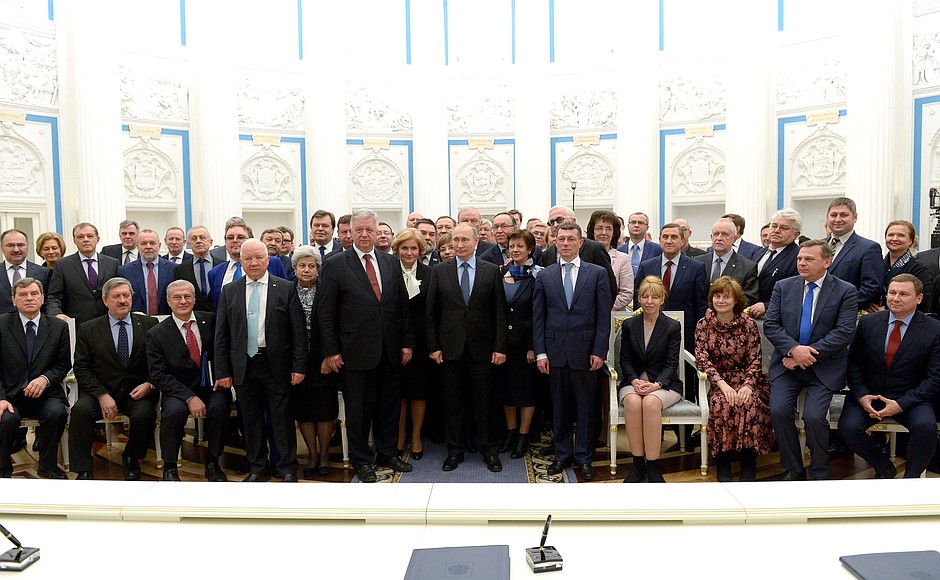 По окончании церемонии подписания Генерального соглашения между общероссийскими объединениями профсоюзов, общероссийскими объединениями работодателей и Правительством Российской Федерации на 2018–2020 годы.
