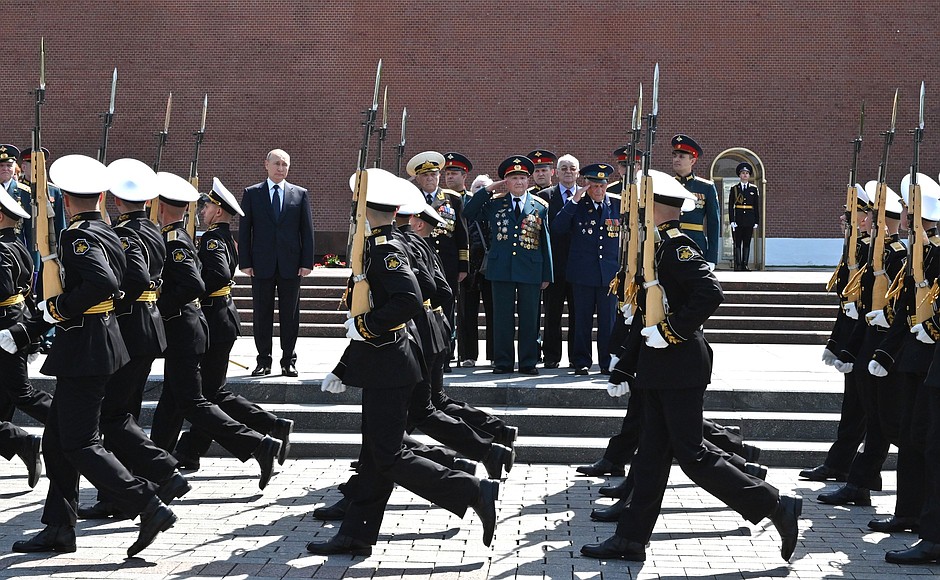 The flower-laying ceremony at the Tomb of the Unknown Soldier. A ceremonial march of the guard of honour company.