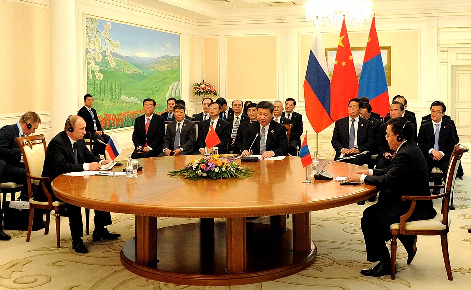 Meeting with Chinese President Xi Jinping and President of Mongolia Tsakhiagiin Elbegdorj.