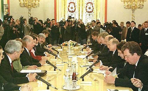 Russian-Chilean talks, the enlarged delegations.