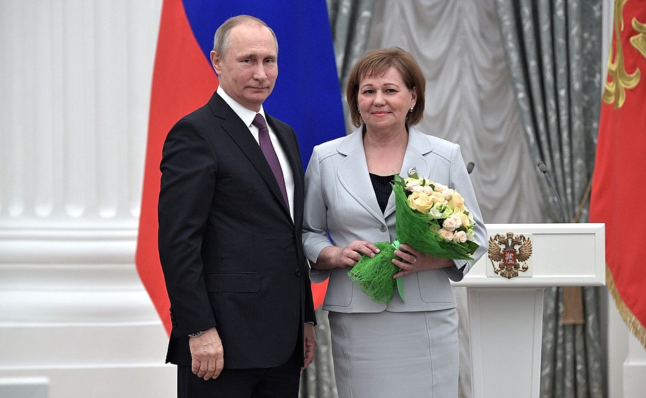 At a ceremony presenting state decorations. Natalya Nefedova, electrical and radio worker at the Research Institute for Polymer Materials in Perm Territory, was awarded the honorary title Merited Machinery Builder of the Russian Federation.