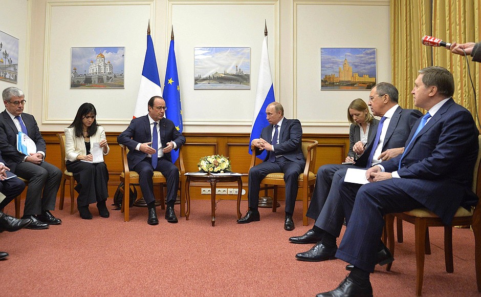 В ходе встречи с Президентом Франции Франсуа Олландом.