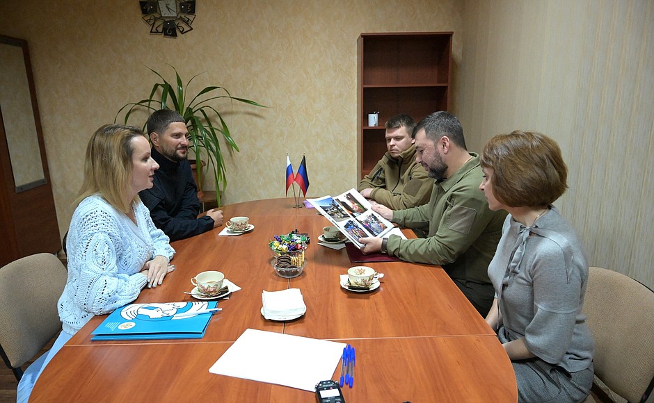 Commissioner for Children's Rights Maria Lvova-Belova at a meeting with Acting Head of the Donetsk People's Republic Denis Pushilin.