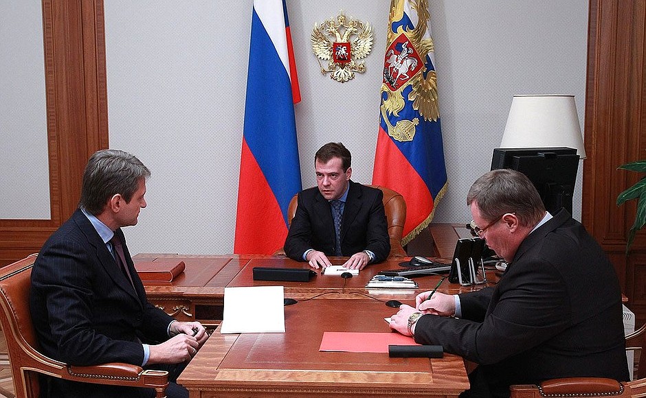 With Presidential Plenipotentiary Envoy to the Southern Federal District Vladimir Ustinov (right) and Krasnodar Territory Governor Alexander Tkachev.