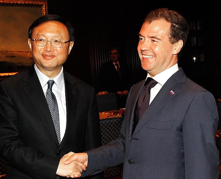 С Министром иностранных дел Китая Ян Цзечи.