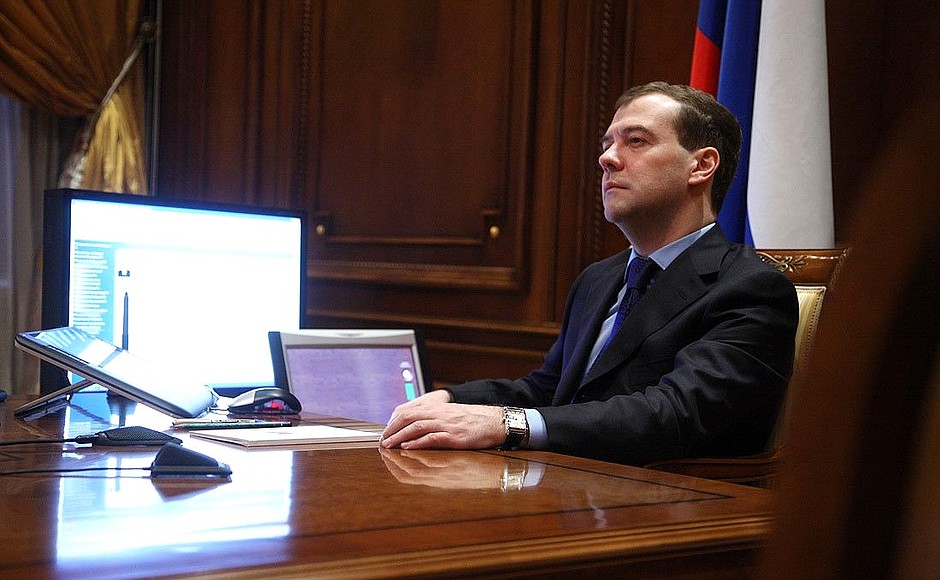 Во время видеоконференции с губернатором Челябинской области Петром Суминым.