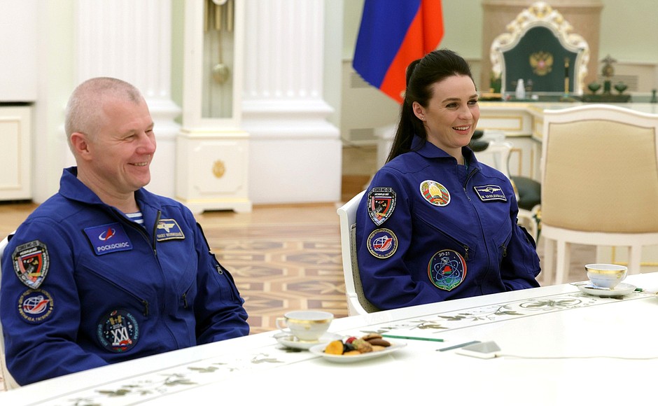 Cosmonauts Oleg Novitsky and Marina Vasilevskaya, crew members of the 21st visiting expedition to the ISS, prior to the meeting.