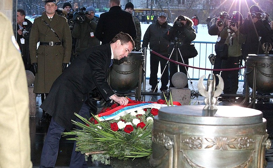 Laying a wreath at the Tomb of the Unknown Soldier.