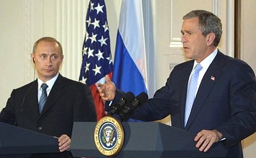 C. President Vladimir Putin and US President George W. Bush addressing a news conference after the highest-level consultation.