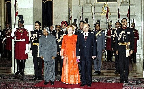 Официальная церемония встречи Президентом Индии Абдул Каламом.